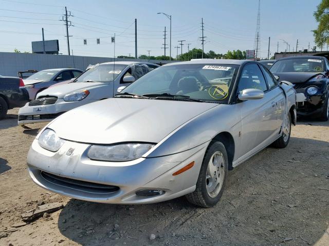 1G8ZY12762Z187320 - 2002 SATURN SC2 SILVER photo 2