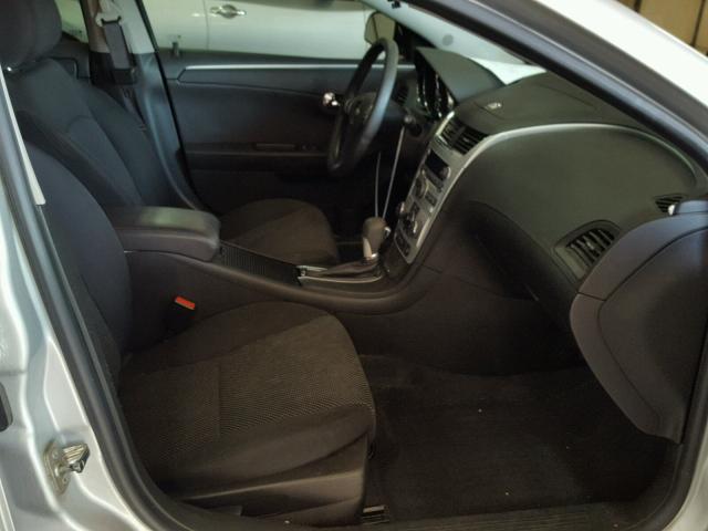 1G1ZC5E05CF265253 - 2012 CHEVROLET MALIBU 1LT SILVER photo 5