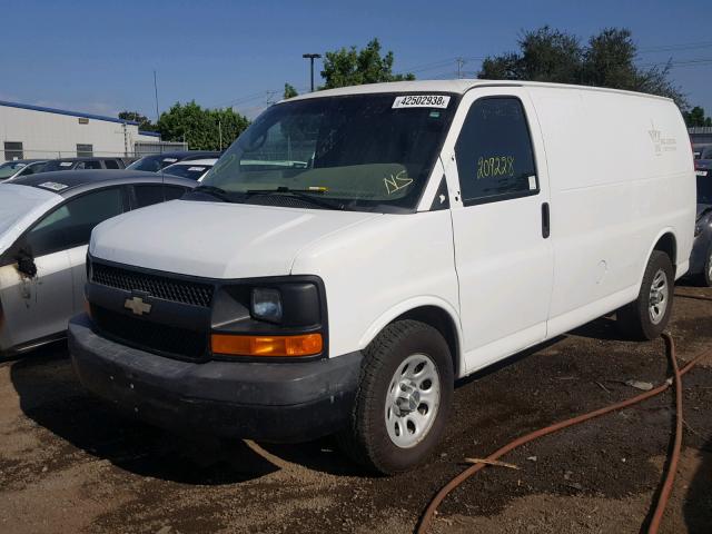 1GCSHAF43B1156158 - 2011 CHEVROLET EXPRESS G1 WHITE photo 2