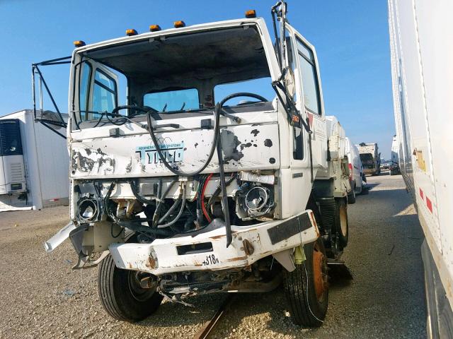 1FVAB3BV63DK44231 - 2003 FREIGHTLINER HC CARGO F WHITE photo 2