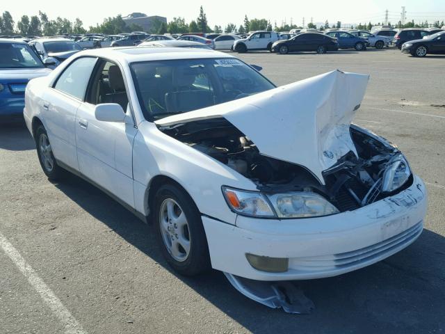 JT8BF28G8W5022827 - 1998 LEXUS ES 300 WHITE photo 1