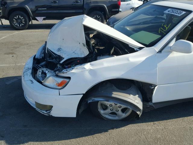 JT8BF28G8W5022827 - 1998 LEXUS ES 300 WHITE photo 9