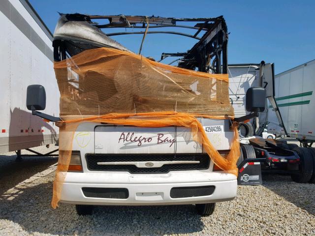 5B4MP67G633369697 - 2003 WORKHORSE CUSTOM CHASSIS MOTORHOME BURN photo 2