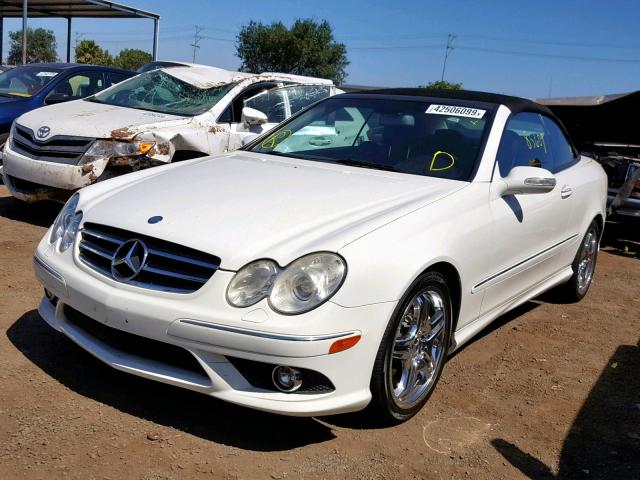 WDBTK72F08T088610 - 2008 MERCEDES-BENZ CLK 550 WHITE photo 2