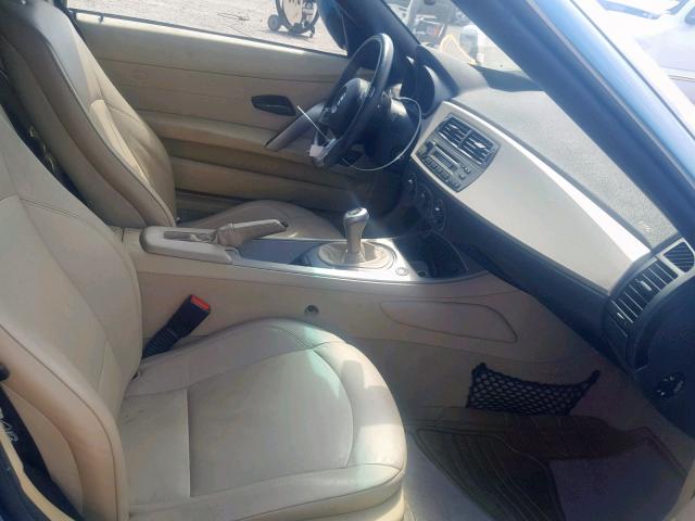 4USBT53534LT25390 - 2004 BMW Z4 3.0 BLUE photo 5