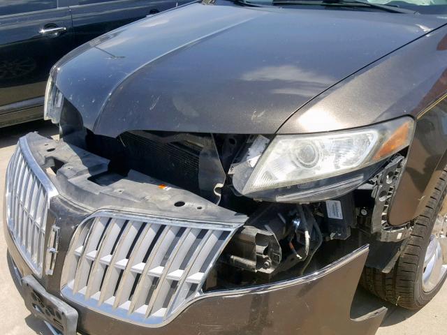 2LMHJ5FR9BBJ51066 - 2011 LINCOLN MKT GRAY photo 9