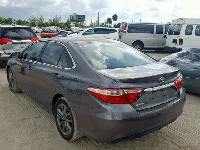 4T1BF1FK4FU011716 - 2015 TOYOTA CAMRY LE GRAY photo 3