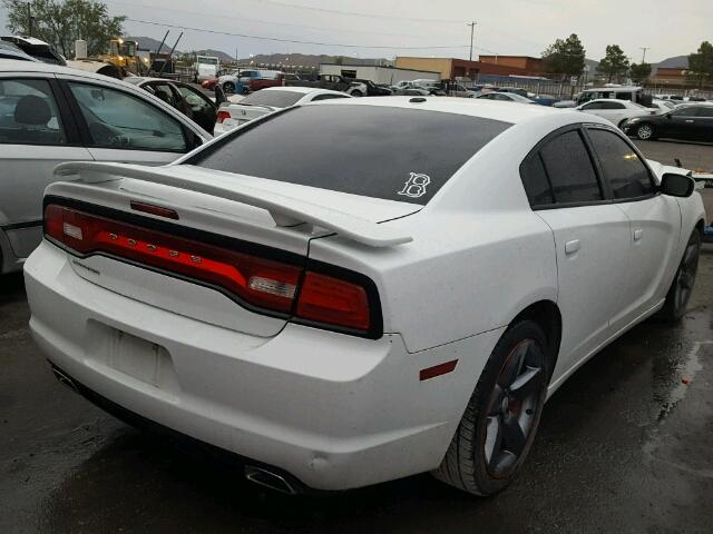 2C3CDXHG2EH182321 - 2014 DODGE CHARGER SX WHITE photo 4