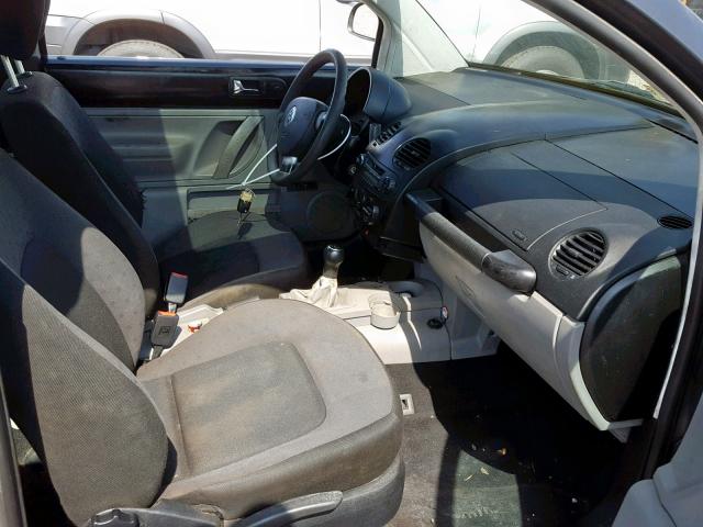 3VWCD21C5XM465254 - 1999 VOLKSWAGEN NEW BEETLE შავი ფოტო 5