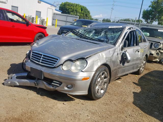 WDBRF64J85F576482 - 2005 MERCEDES-BENZ C 320 GRAY photo 2