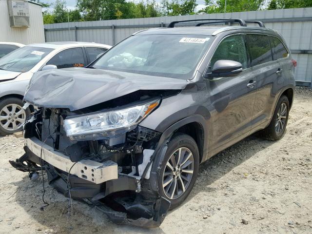 5TDKZRFH6JS541911 - 2018 TOYOTA HIGHLANDER GRAY photo 2