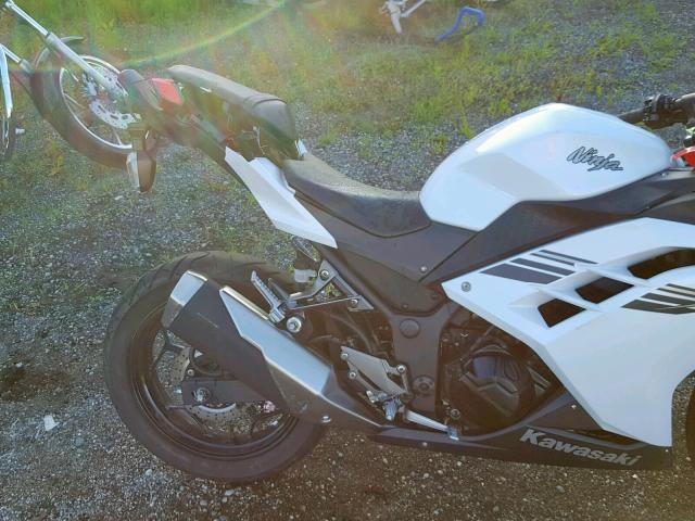 JKAEX8A14HDA30661 - 2017 KAWASAKI EX300 A WHITE photo 6