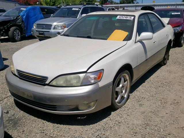 JT8BF28G3X0230824 - 1999 LEXUS ES 300 WHITE photo 2