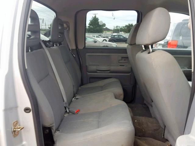 1D7HE48K86S638310 - 2006 DODGE DAKOTA QUA SILVER photo 6