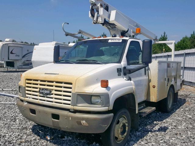 1GBC4C1124F505717 - 2004 CHEVROLET C4500 C4C0 WHITE photo 2