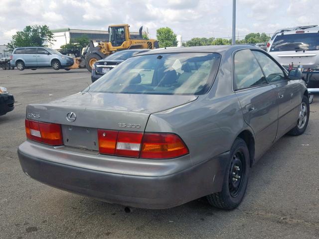 JT8BF28G8W0087044 - 1998 LEXUS ES 300 SILVER photo 4