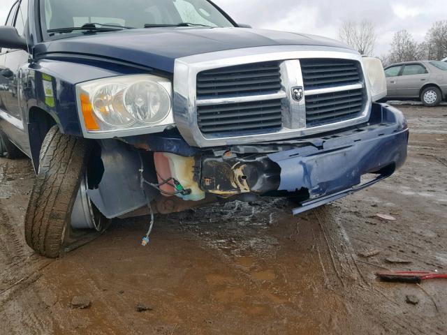 1D7HW48N75S220147 - 2005 DODGE DAKOTA QUA BLUE photo 9