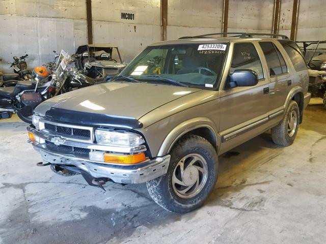 1GNDT13W7Y2255153 - 2000 CHEVROLET BLAZER GRAY photo 2