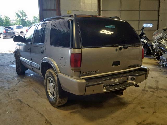 1GNDT13W7Y2255153 - 2000 CHEVROLET BLAZER GRAY photo 3