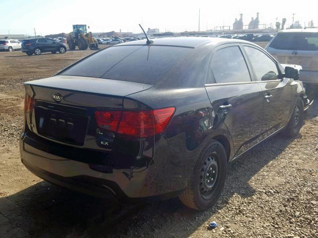 KNAFU4A22D5680737 - 2013 KIA FORTE EX BLACK photo 4