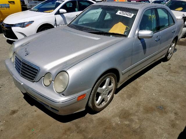 WDBJF65J71B381776 - 2001 MERCEDES-BENZ E 320 SILVER photo 2