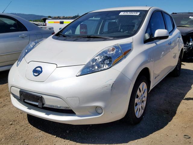 1N4AZ0CP1GC306206 - 2016 NISSAN LEAF S WHITE photo 2