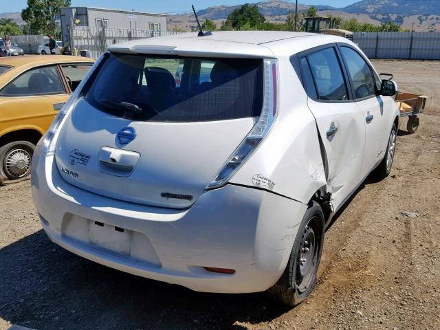 1N4AZ0CP1GC306206 - 2016 NISSAN LEAF S WHITE photo 4