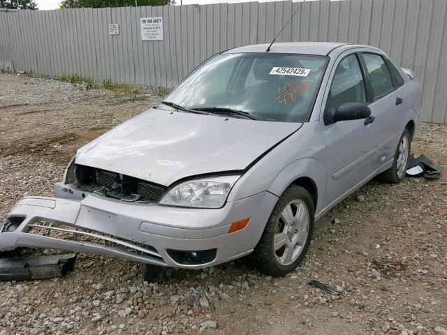 1FAFP34N47W344859 - 2007 FORD FOCUS ZX4 SILVER photo 2