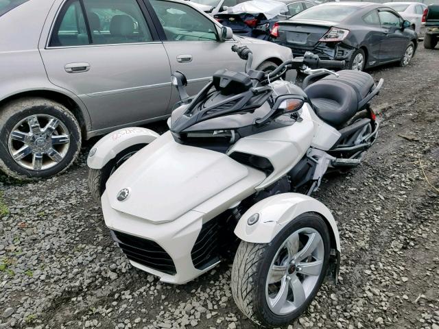 2BXRDCD24FV001912 - 2015 CAN-AM SPYDER ROA WHITE photo 2