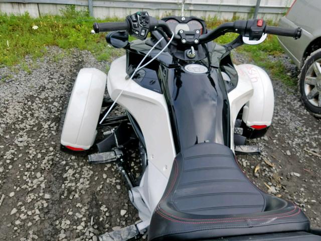 2BXRDCD24FV001912 - 2015 CAN-AM SPYDER ROA WHITE photo 5