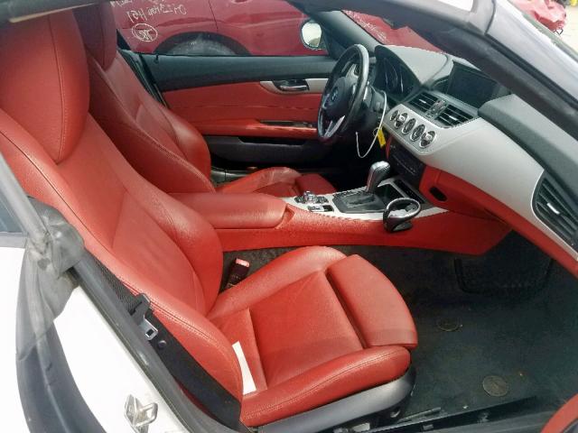 WBALM5C51BE378532 - 2011 BMW Z4 SDRIVE3 WHITE photo 5