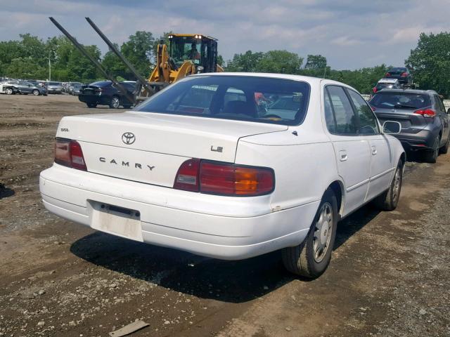 4T1VK13E0PU049338 - 1993 TOYOTA CAMRY XLE WHITE photo 4