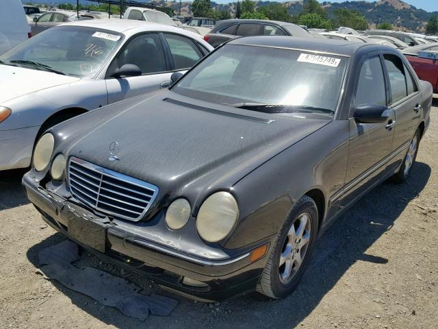 WDBJF65J62B462804 - 2002 MERCEDES-BENZ E 320 BLACK photo 2