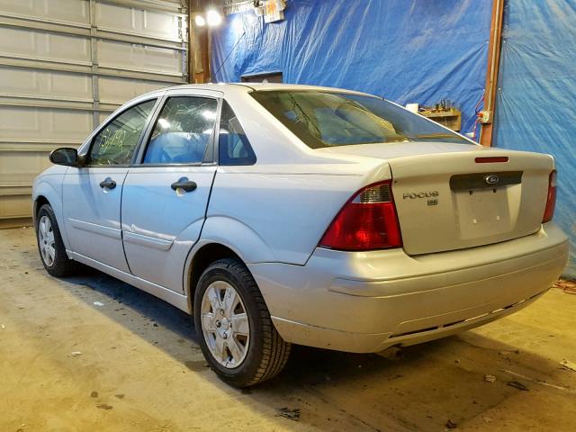 1FAFP34N57W285790 - 2007 FORD FOCUS ZX4 SILVER photo 3