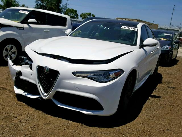 ZARFAEBN2J7581500 - 2018 ALFA ROMEO GIULIA WHITE photo 2