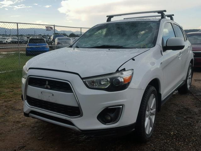 4A4AR3AU8DE012623 - 2013 MITSUBISHI OUTLANDER WHITE photo 2