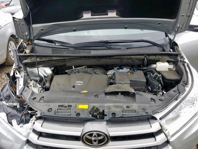 5TDJZRFH9HS361165 - 2017 TOYOTA HIGHLANDER SILVER photo 7