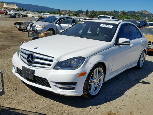 WDDGF4HB2DA795519 - 2013 MERCEDES-BENZ C 250 WHITE photo 2