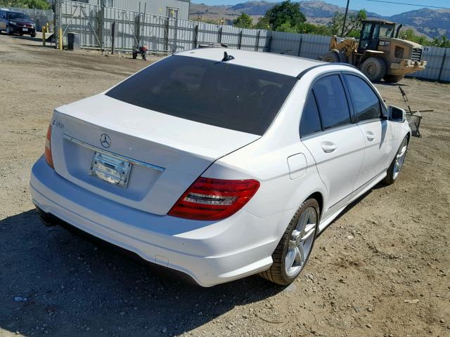 WDDGF4HB2DA795519 - 2013 MERCEDES-BENZ C 250 WHITE photo 4