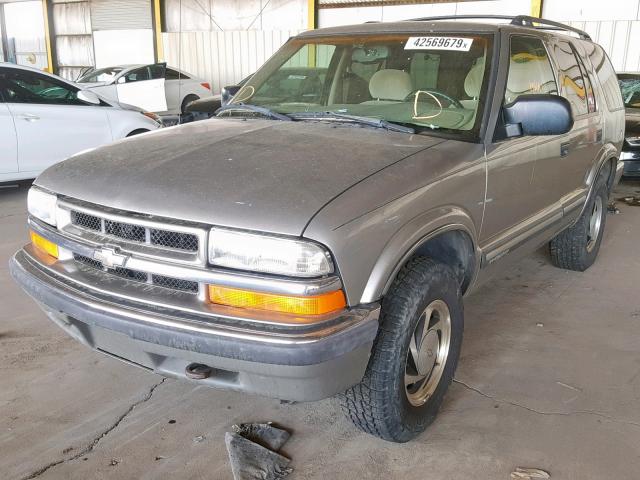 1GNDT13W112219061 - 2001 CHEVROLET BLAZER TAN photo 2