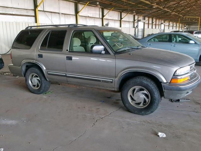 1GNDT13W112219061 - 2001 CHEVROLET BLAZER TAN photo 9