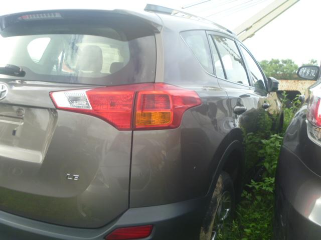 JTMZFREV2FD056070 - 2015 TOYOTA RAV4 LE Qəhvəyi foto 4