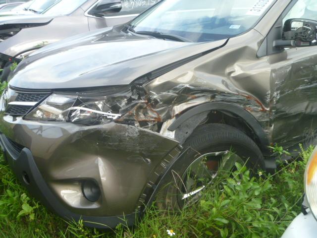 JTMZFREV2FD056070 - 2015 TOYOTA RAV4 LE Qəhvəyi foto 9
