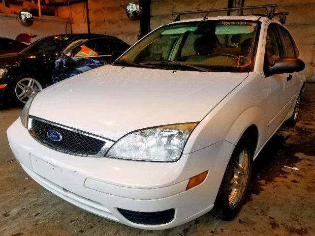 1FAFP34N37W237690 - 2007 FORD FOCUS ZX4 WHITE photo 2