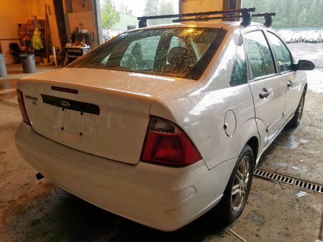 1FAFP34N37W237690 - 2007 FORD FOCUS ZX4 WHITE photo 4