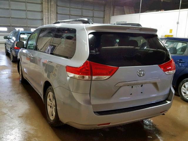 5TDKK3DC1DS313392 - 2013 TOYOTA SIENNA LE GRAY photo 3