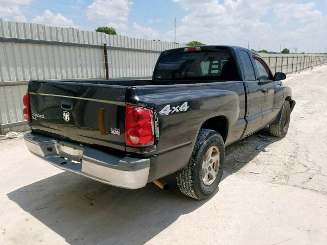 1D7HW42N45S287829 - 2005 DODGE DAKOTA SLT BLACK photo 4