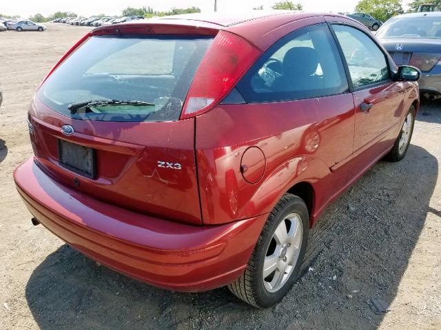 3FAHP31N45R137854 - 2005 FORD FOCUS ZX3 RED photo 4