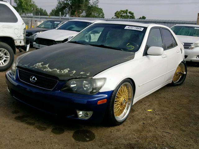 JTHBD182710019542 - 2001 LEXUS IS 300 WHITE photo 2