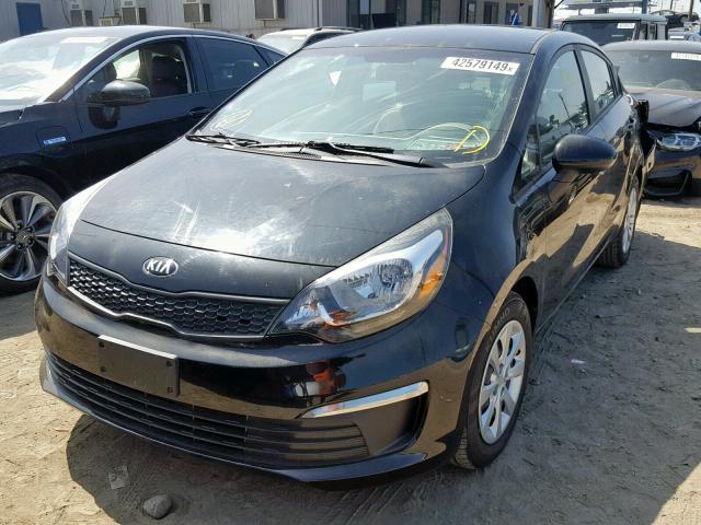 KNADM4A36H6117299 - 2017 KIA RIO LX BLACK photo 2